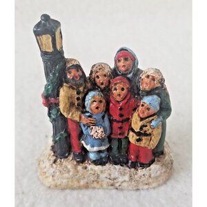 Christmas Village Carolers‎ Lamp Post Figurine Holiday Décor unmarked holiday